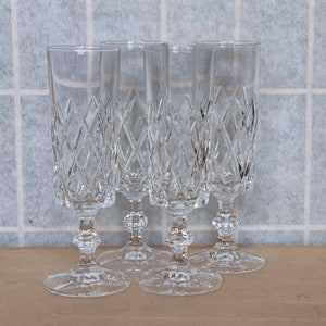Vintage Gläser | Diamantschliff Champagnerflöten | 4er Set Kristall Gläser | Englisches Glasschliff | 7,5 cm Großer Royal Bergkristall