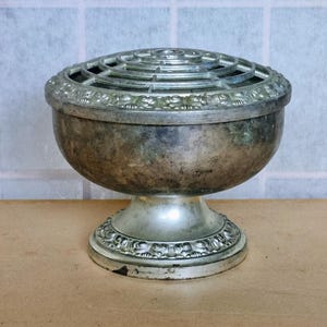 Silver Rose Bowl With Grid Frog | Vintage Floral Arrangement Holder | Metal Flower Container Ornate Detail | Pedestal Vase Ianthe England