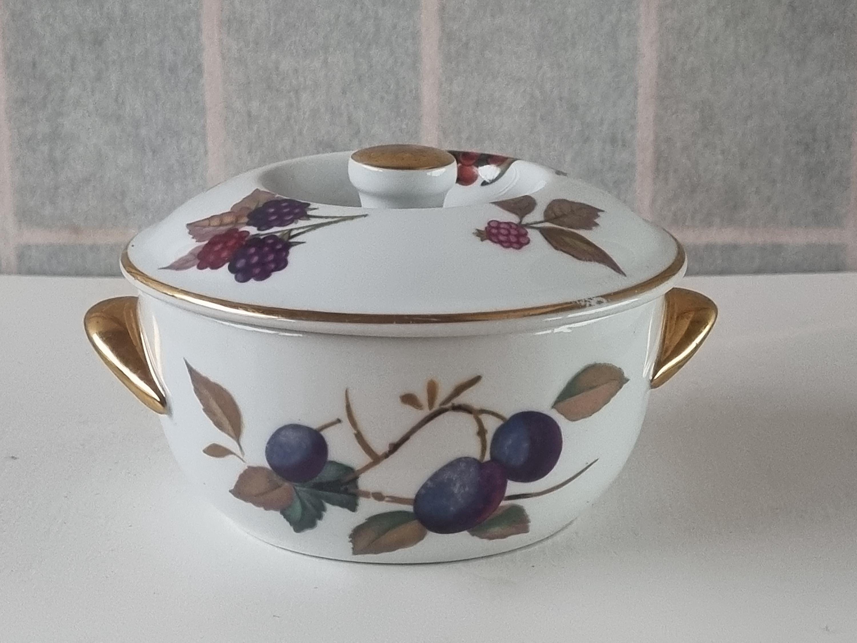 英国製アンティーク　1880年代　ロイヤルウースター　野薔薇と蝶⚫︎特注品・稀少品 Royal worcester horse - Etsy 日本