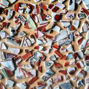 Antike japanische Porzellanscherben, handgebrochene Keramikstücke für Mosaik, Kintsugi, Schmuck, Mixed Media