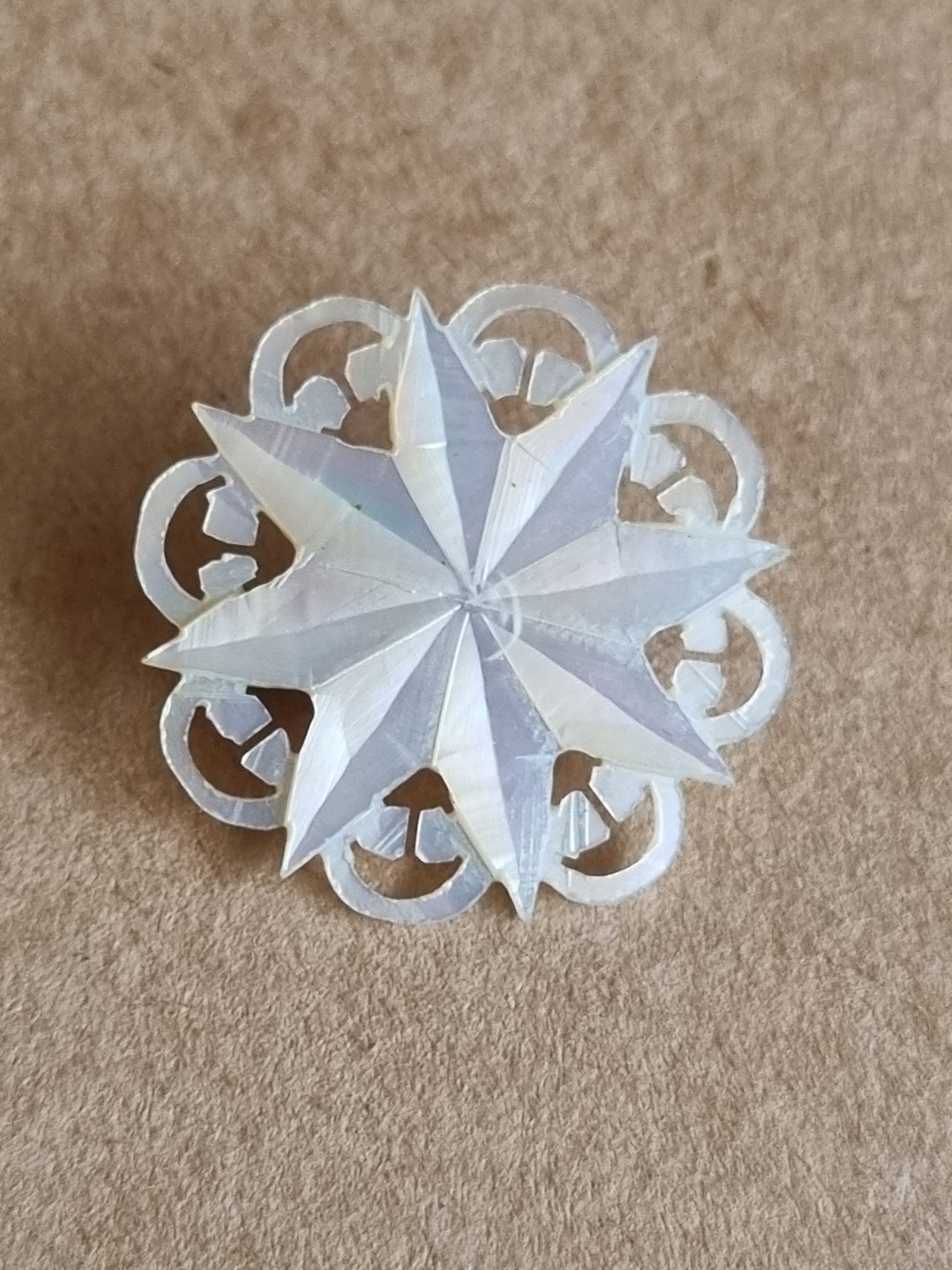 Broche florale ancienne des années 1940 Art déco en or jaune massif 18