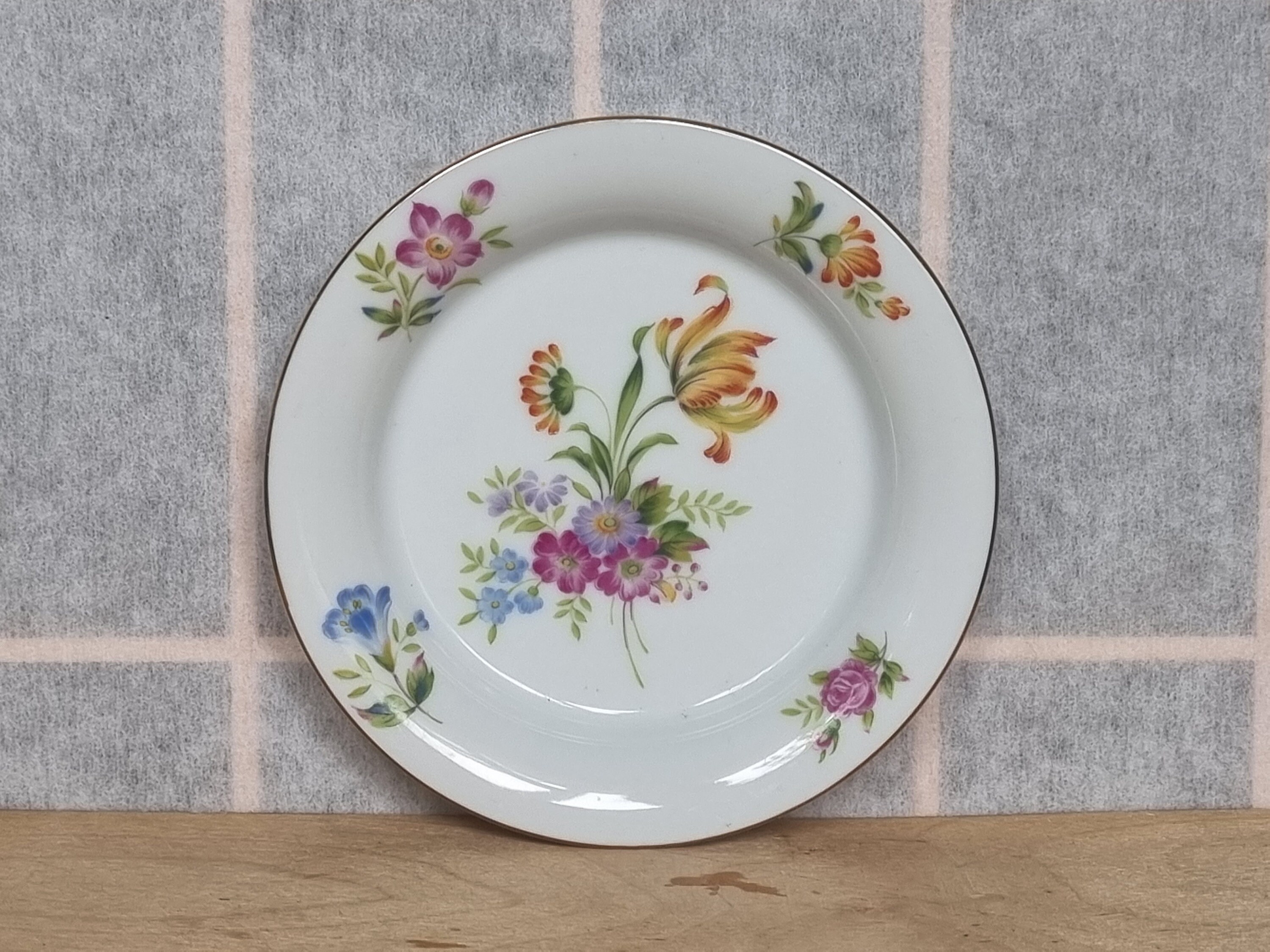 * antique plate ୨୧* フラワーレリーフ アンティークプレート antique plate ୨୧* フラワーレリーフ アンティークプレート antique