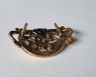 Victorian Scrollwork Buckle Gold‎ Tone Burnished Antique Accent Romantic Style Antique Belt Buckle | Vintage Gold Tone Victorian Scrollwork  main image 3