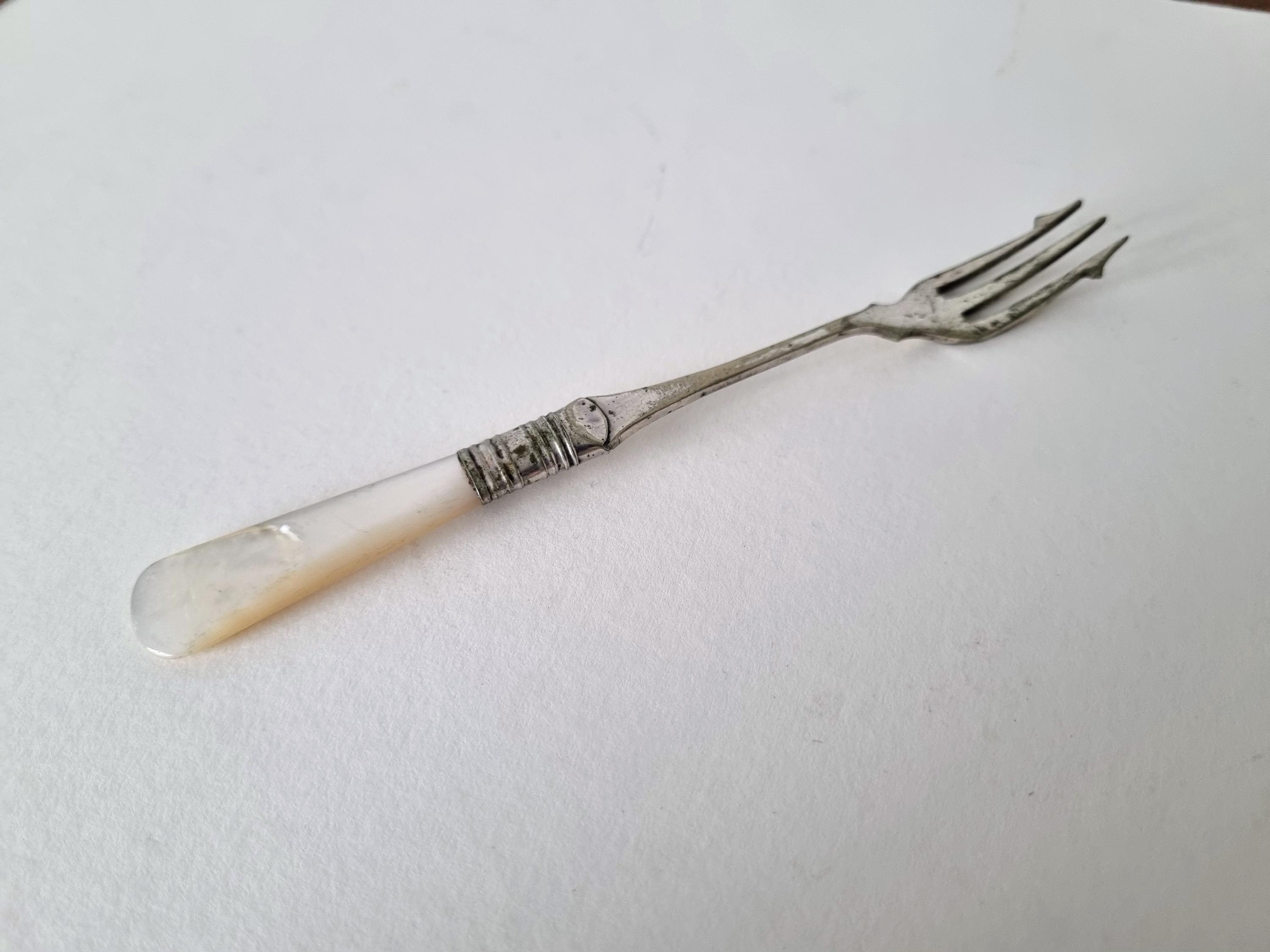 Antique Silver Plate Pickle Fork, EPNS Mother of Pearl Handle  display picture 1