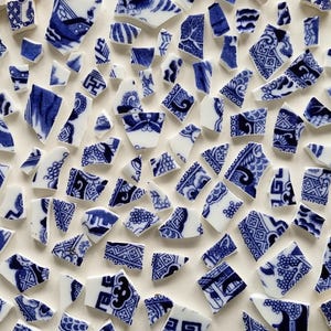 Broken China Mosaic Pieces, Blue And White Transferware Pottery Shards, Chinoiserie Craft Supplies, Vintage English Willow Pattern Fragments