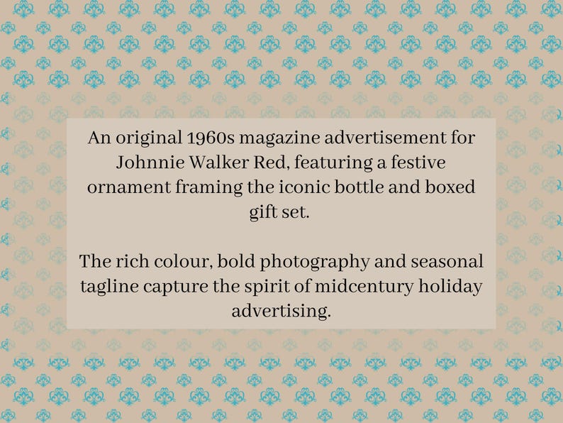 Puede incluir: Anuncio de revista vintage de los a&ntilde;os 1960 para Johnnie Walker Red. El anuncio presenta un adorno festivo que enmarca la ic&oacute;nica botella y el juego de regalo en caja. El texto destaca el color rico y la fotograf&iacute;a audaz.