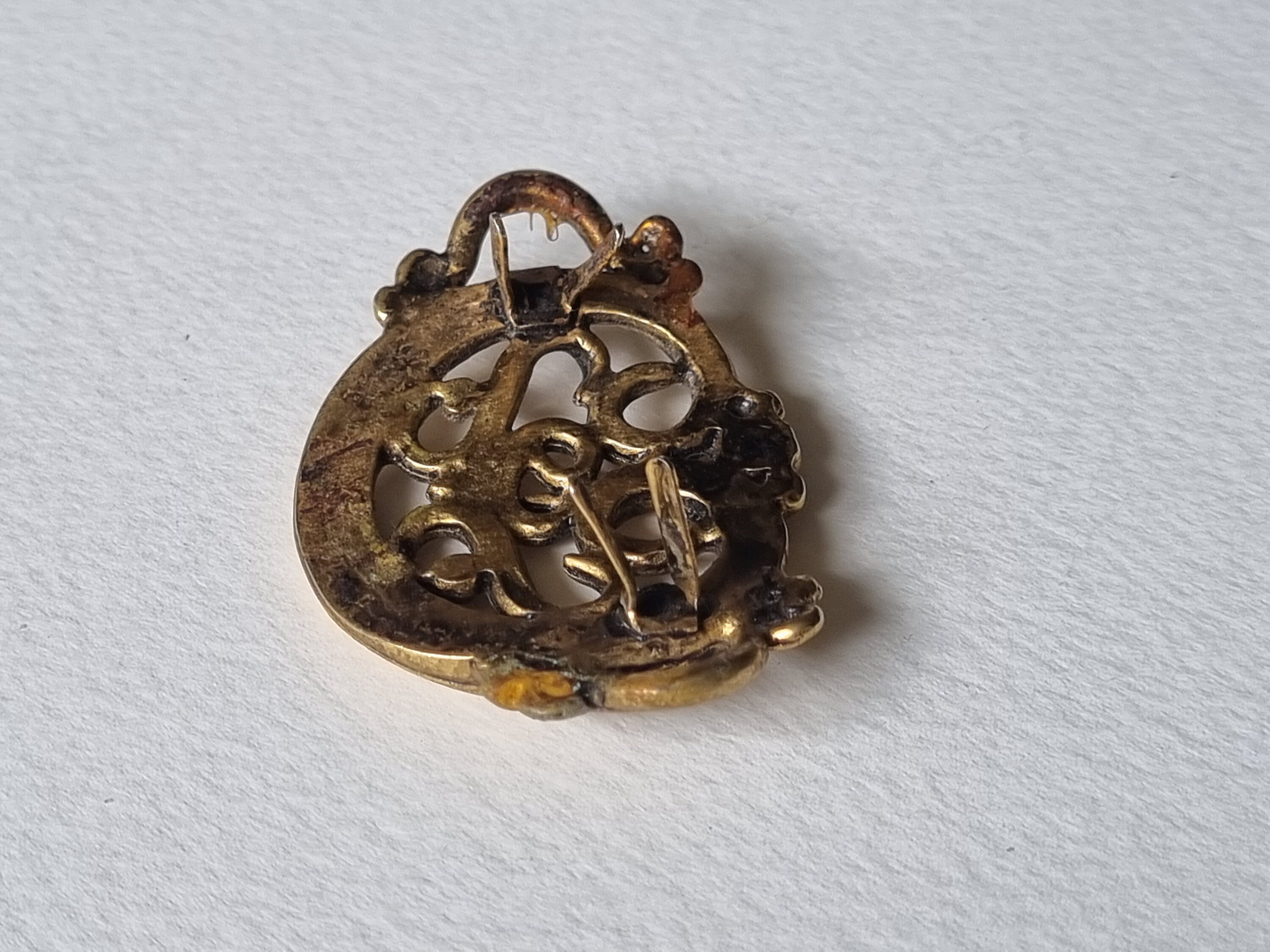 Antique Belt Buckle | Vintage Gold Tone Victorian Scrollwork  display picture 3