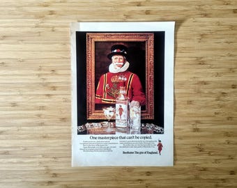 Anúncio vintage de revista de gin, retrato emoldurado do Beefeater Gin, anúncio impresso dos anos 80, decoração clássica de parede para bar.