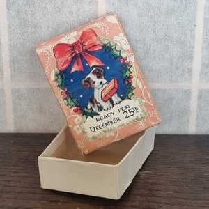 Caja de regalo navideña vintage con forma de perrito de cartón, pieza de época auténtica