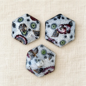 Fascino d'altri tempi, pezzi d'arte in ceramica, 3 vecchi coperchi di vasi, oggetti decorativi in miniatura, ninnoli unici, decorazioni stravaganti per mensole, oggetti decorativi fantasiosi