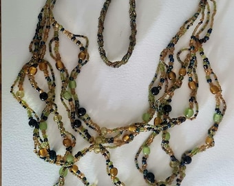 Collier de perles de rocaille en verre multirangs large élaboré terreux vert brun