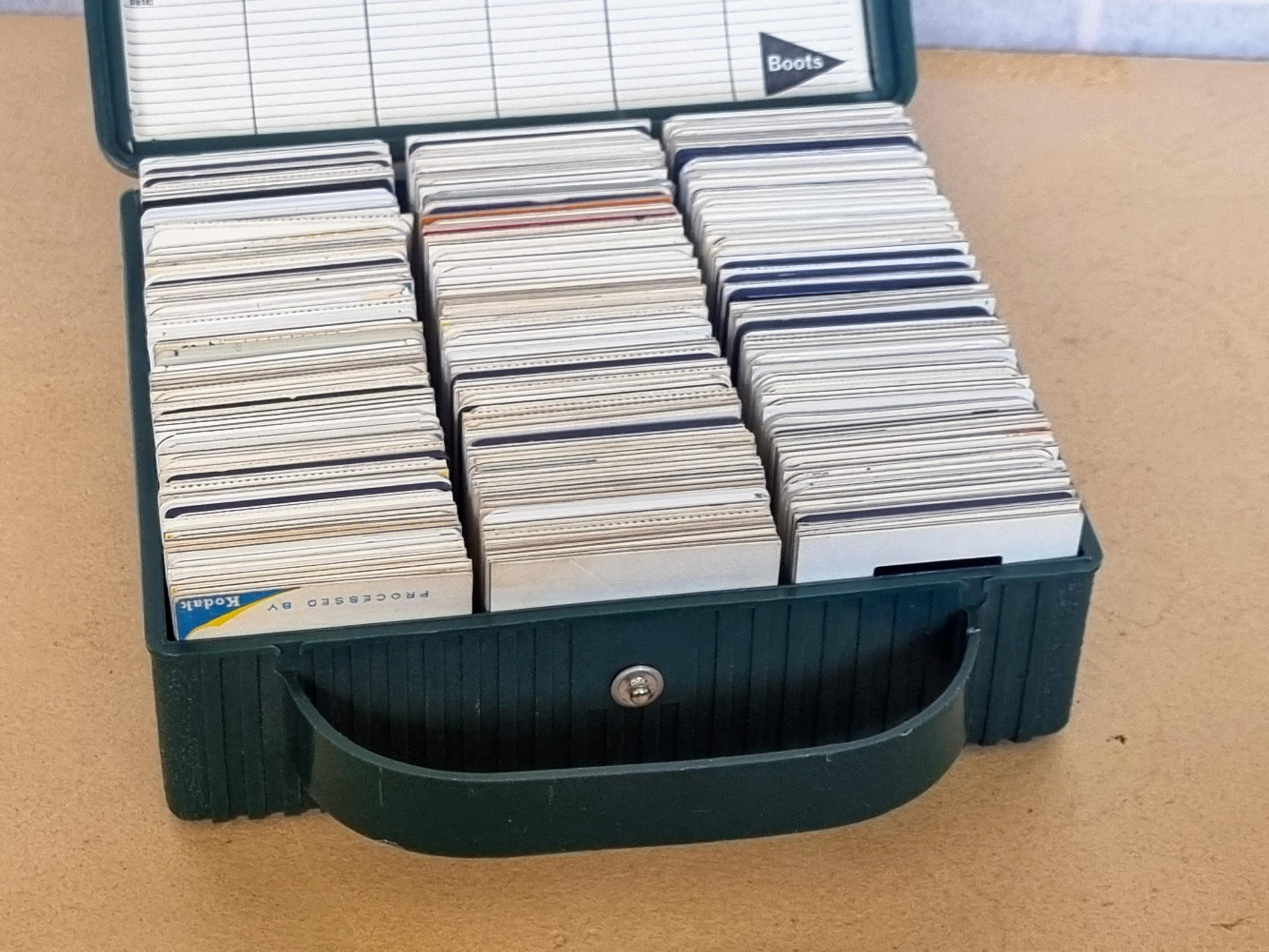 ヴィンテージブーツ 300枚スライドファイルボックス | レトログリーン