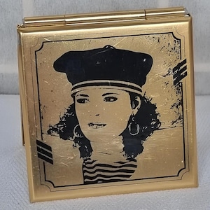 Vintage Gold Tone Compact Mirror 80s Girl in Beret and Hoop Earrings, True Vintage, Accessory, Rare Find, Retro Gift for Women, Collectible