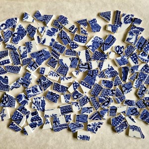 Broken China Mosaic Pieces, Blue And White Transferware Pottery Shards, Chinoiserie Craft Supplies, Vintage English Willow Pattern Fragments
