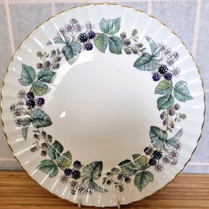 Royal Worcester Lavinia Blackberry Plate | Vintage Fine Bone China | Large 27cm Fluted Dish with Gold Trim | Discontinued Pattern