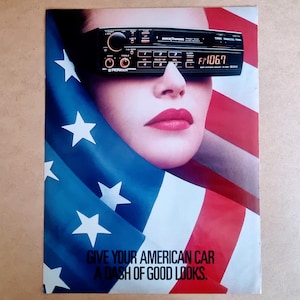 Americana Pioneer autostereo-advertentie, sterren-en-strepen vrouwenportret, klassieke auto audio tijdschriftadvertentiepagina, retro auto-ephemera