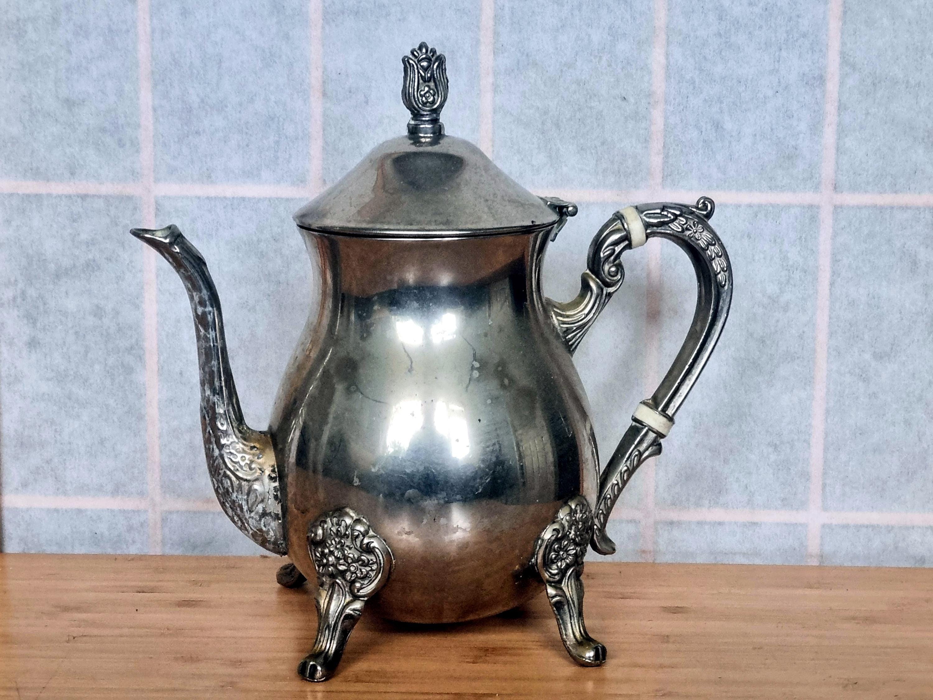 Théière Victorienne Antique en plaqué argent, Henry Wilkinson, motif floral coeur - France