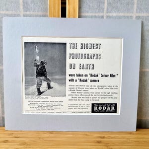 Impresión publicitaria de fotografía vintage, campaña Kodak Everest, 1953, publicidad de exploración británica, historia del montañismo y arte.