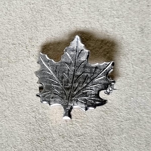 Vintage Silber Ton Ahornblatt Brosche | Kanadischer Vaterländischer Anhänger | Kleine Natur Schmuck | Herbst-Fall-Accessoire