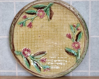 Antiker Majolica-Teller mit Fuß, Vintage-Servierteller, Sammlerteller, dekorative Anzeige, einzigartiges Wohndekor, unbekannter Hersteller