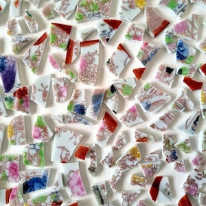 Antike japanische Porzellanscherben Lot, handgemalte Meiji-Ära Fragmente, gebrochene Kutani Porzellanstücke, Schmuckherstellungszubehör, Mosaikhandwerk