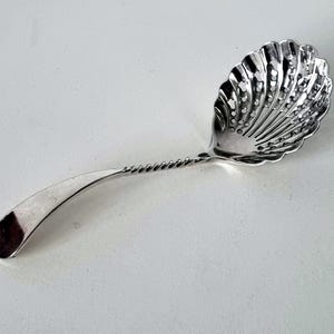 Cuchara para azucarar vintage plateada, William Hutton Sons Sheffield EPNS, cuchara para bayas con concha perforada, mango retorcido, vajilla inglesa