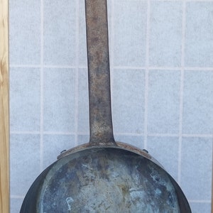 Grote antieke koperen pan | Keukengereedschap met lange steel | Vintage kookpot | Zwaar Frans boerenkookgerei