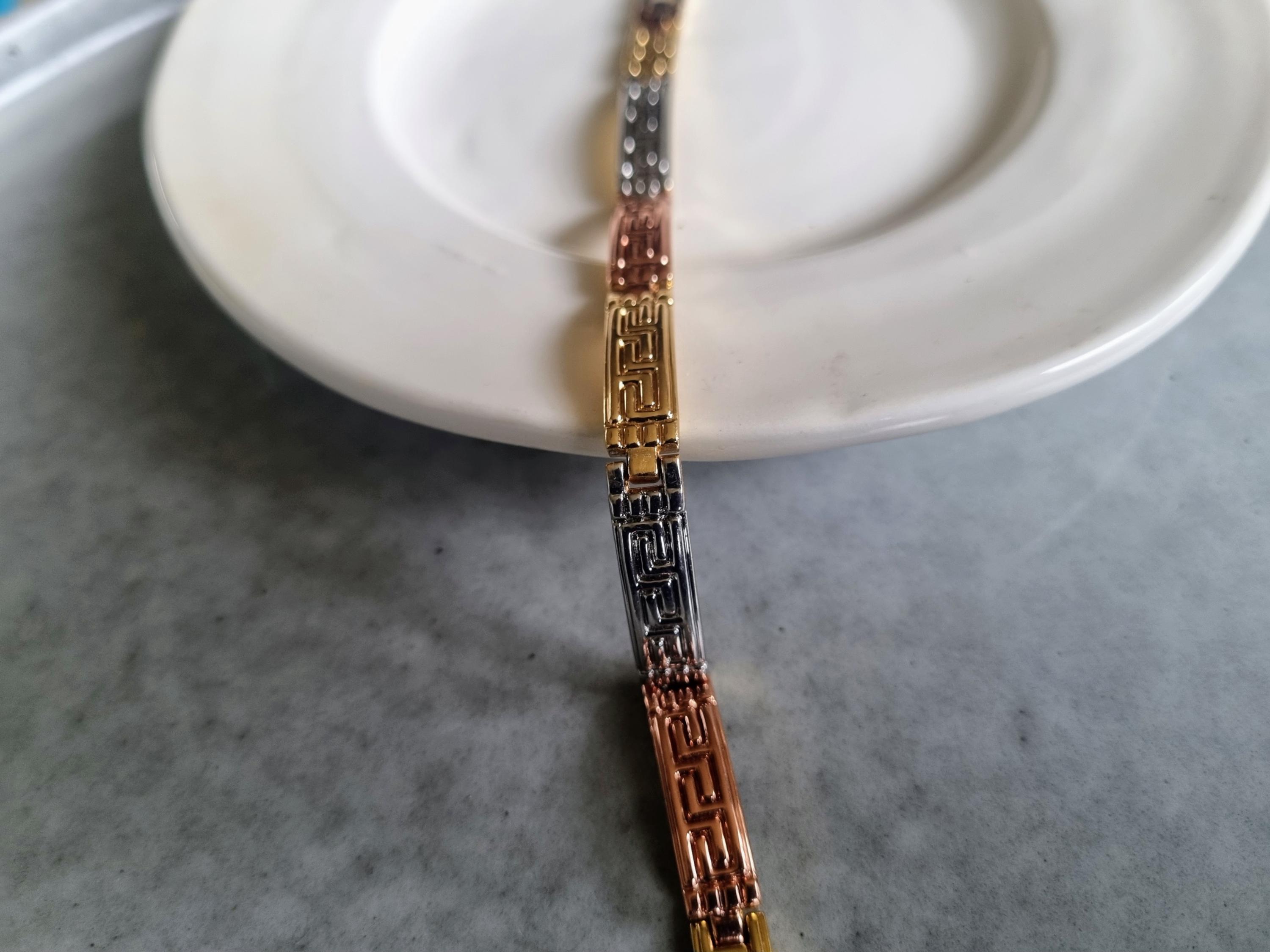 Vintage Belt Bracelet Gold Toned Grecian Roman Leaf Motif Stretch Vintage 1980s Adjustable Leaf Arm Bracelet - Gold Greek Roman Style Upper  main image 3