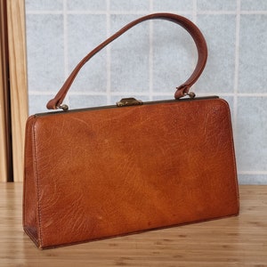 vintage handbag tan leather, for women, made in england, 1970s ladies hand bag, elegant vintage fashion bag, retro fashion, 50s 60s 70s look