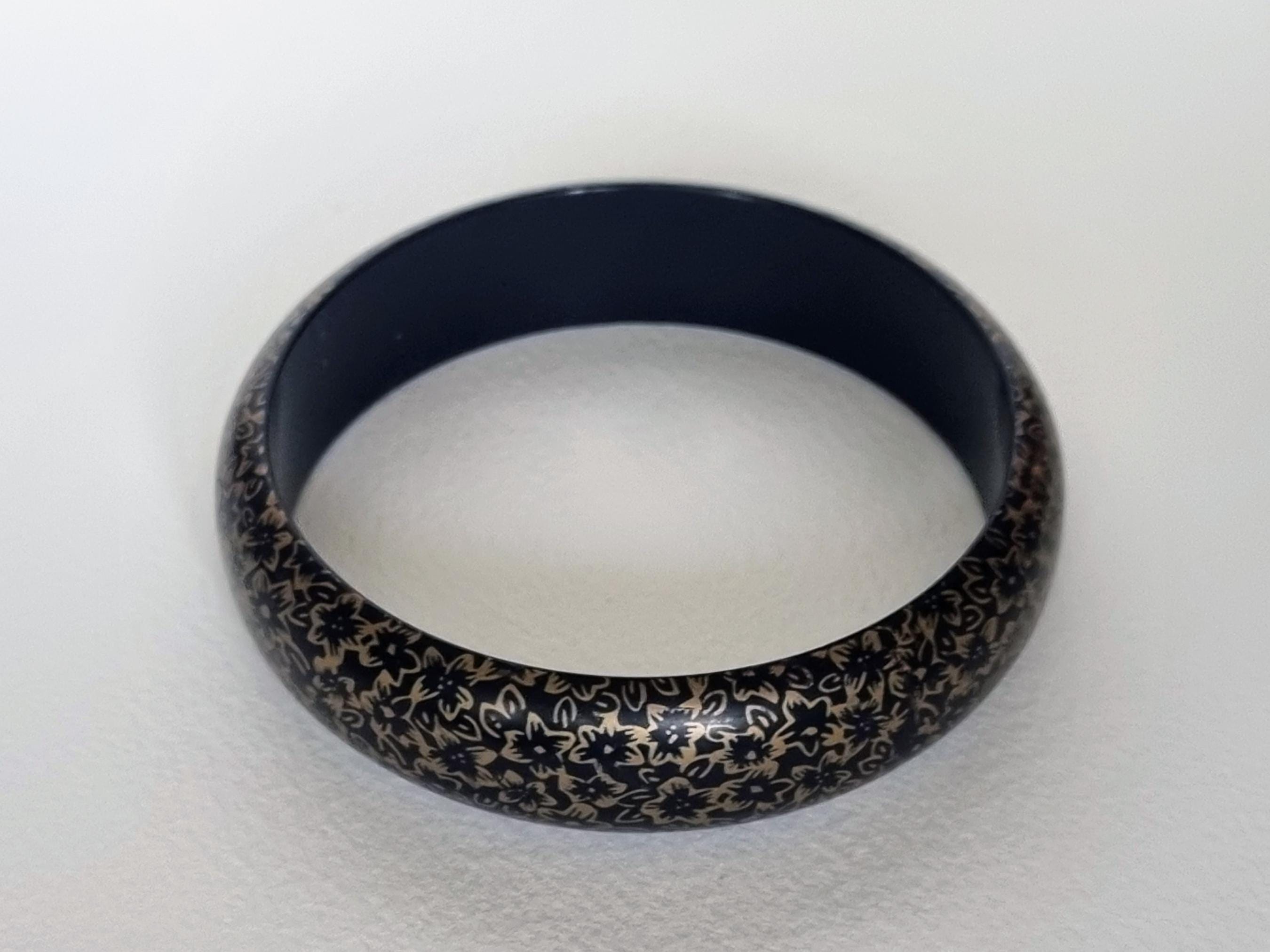 黒と金の花柄バングル｜幅広のヴィンテージプラスチックブレスレット 