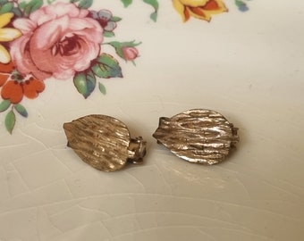 Vintage Gold Tone Clip On Earrings Oval Leaf Textured Small Jewellery Classic