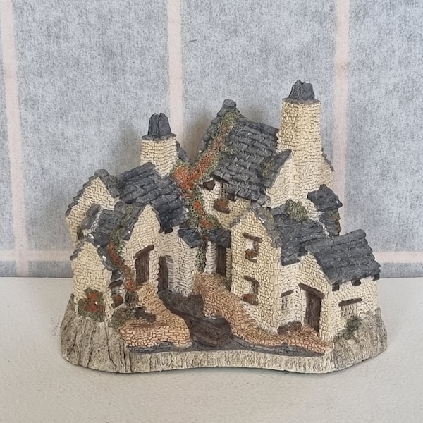 David Winter Cottage Fisherman's Wharf - Historical British Architecture Model Sculpture from Crushed Resin & Marble - Collectable 1980s