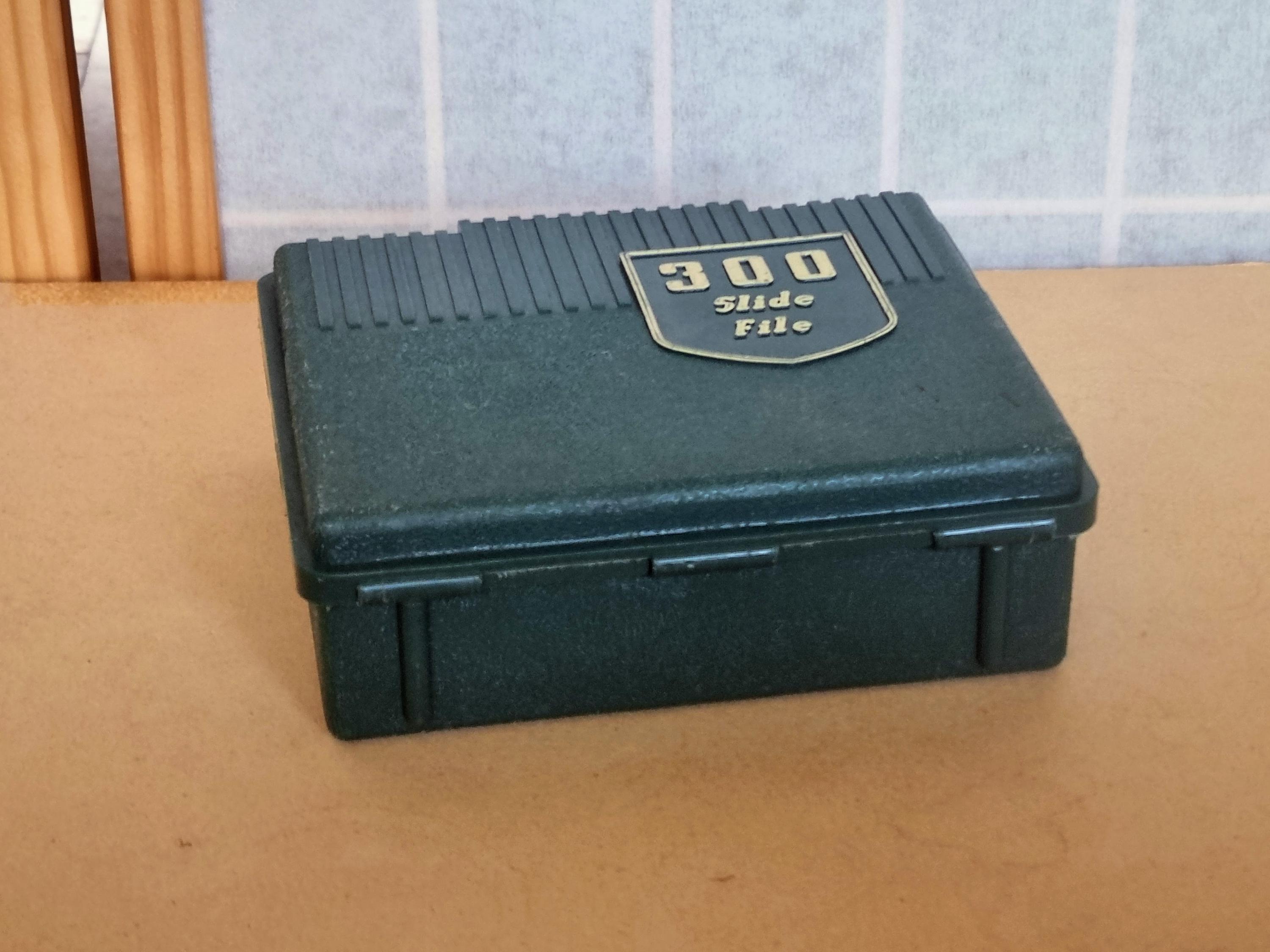 ヴィンテージブーツ 300枚スライドファイルボックス | レトログリーン