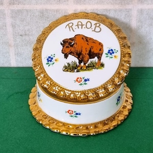 Zabytkowa szkatułka na drobiazgi RAOB Buffalo Mason | Królewski Zakon Przedpotopowy, ręcznie malowana porcelana, złote wykończenia, kolekcjonerski prezent od loży masońskiej