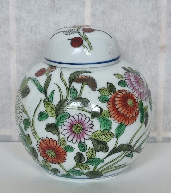 Blue & White Porcelain Ginger Jar - Chrysanthemum Design Blue & White Porcelain Ginger Jar - Chrysanthemum Design