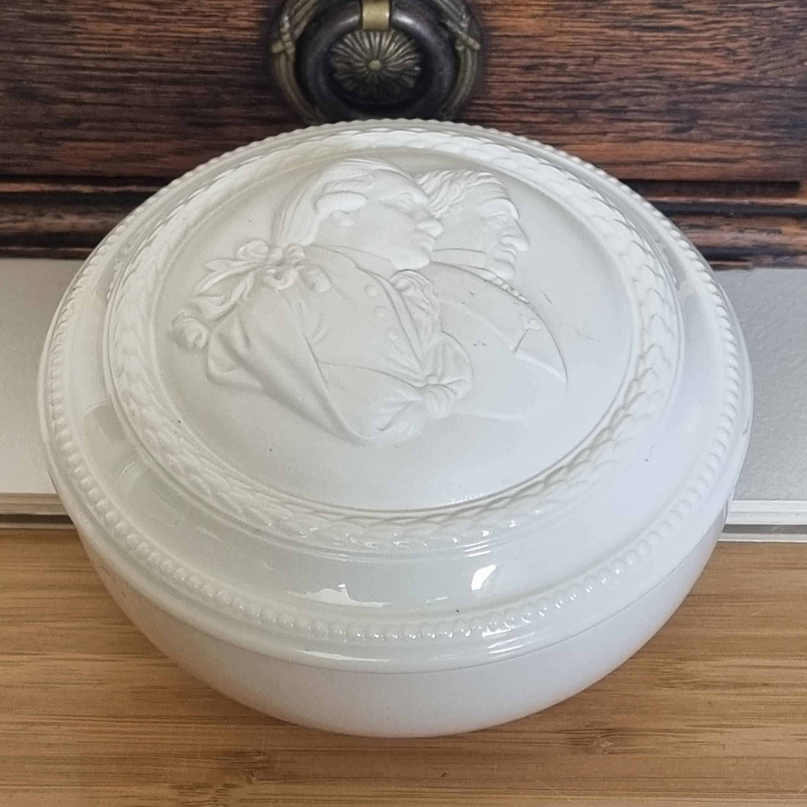 激レア！！Villeroy & Boch バニーファミリー エッグボックス Rare Villeroy Boch Lidded Box Bonbonniere | Montclair Blanc