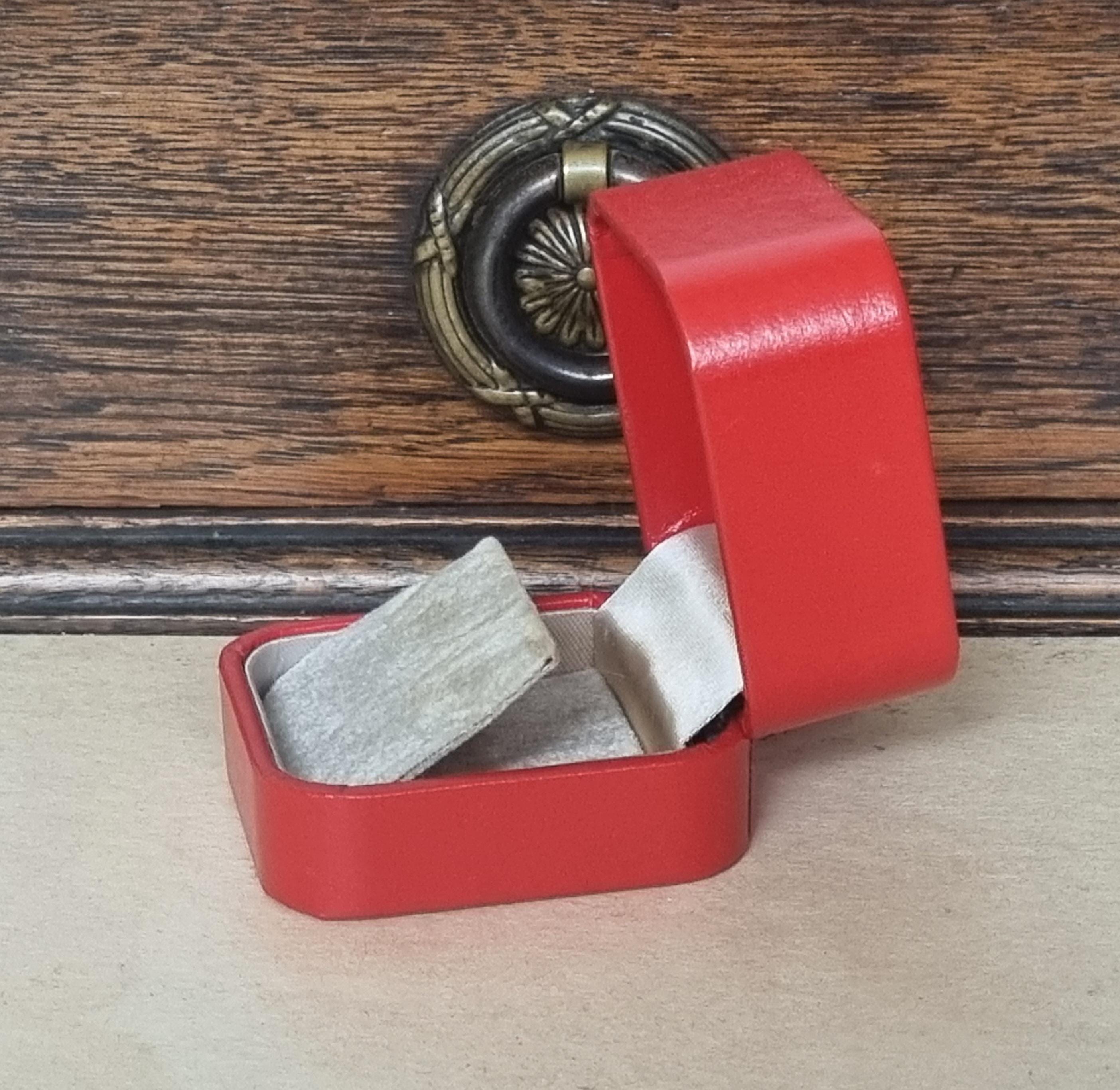 ヴィンテージ シロ レッドボックス | ジュエリーディスプレイケース