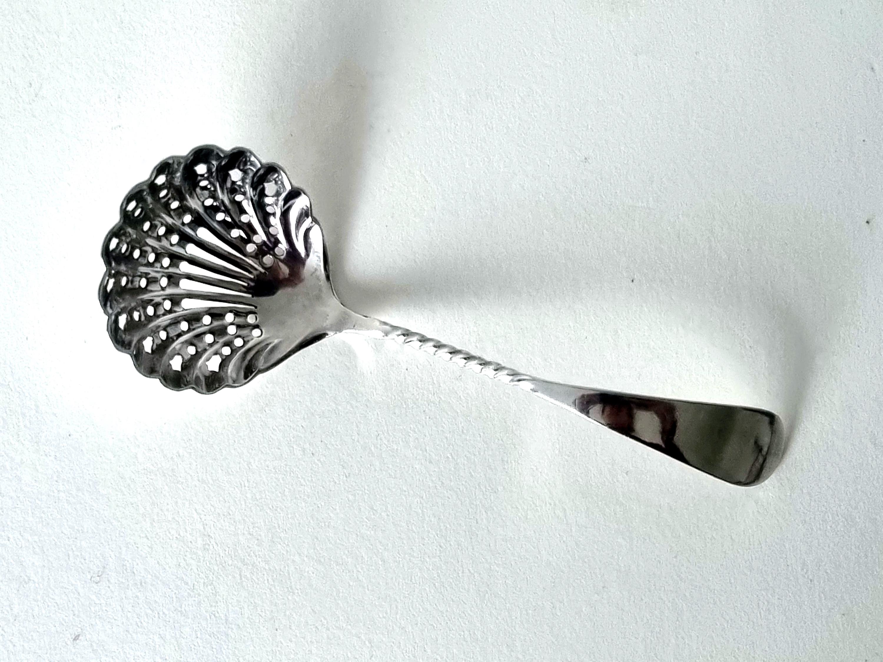 英国アンティーク　sugar sifter spoon Vintage Silver Plated Sugar Sifter Spoon, William Hutton Sons