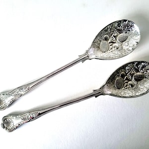 Vintage versilberte Salatbesteck, Butler Cavalier Fruit Motiv Servierlöffel Gabel Set, geprägtes Ananas Ernte Muster Geschirr