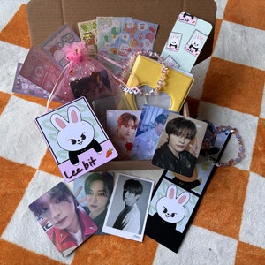 Biaspakket StrayKids | Biastas Kpop| Fotokaarten, armbanden, knuffels, spelden, sleutelhangers, bladwijzers en MEER