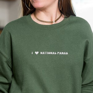 Granola Girl Sweat brodé Granola Girl Aesthetic National Park Sweater I Love National Parks Gift for Camper Hiker Clothing Nature