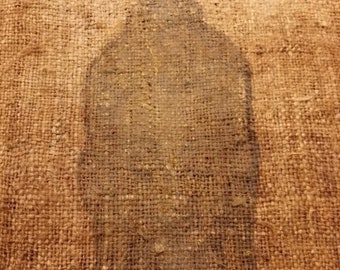 Figure de Boudha sur tissu de type toile de jute.   Probablement au début du 20ème siècle.