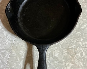 Vintage Cast Iron Pan 8” Round with #5 on Top Handle Skillet