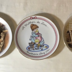 Set of 3 Vintage Mothers Day Decorative Plates, Avon, 1985, 1986 and 1987.