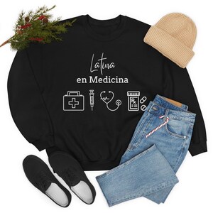 Latina en Medicina Unisex Crewneck Sweatshirt