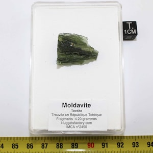 Moldavite in a box - tektite ( Czech Republic - 3.25 grams - 020 ** )