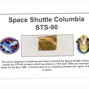 Karta / display z oryginalnym fragmentem osłony termicznej NASA STS - 90 (USA - 056**)