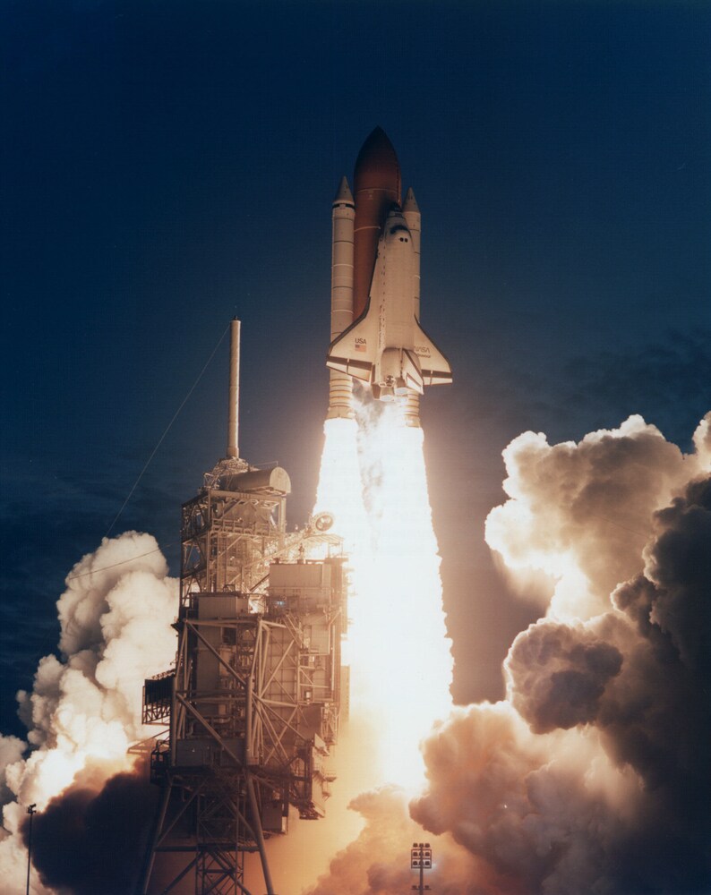 Map / display with a thermal cover fragment Original NASA STS - 77 (USA - 017**) image 3