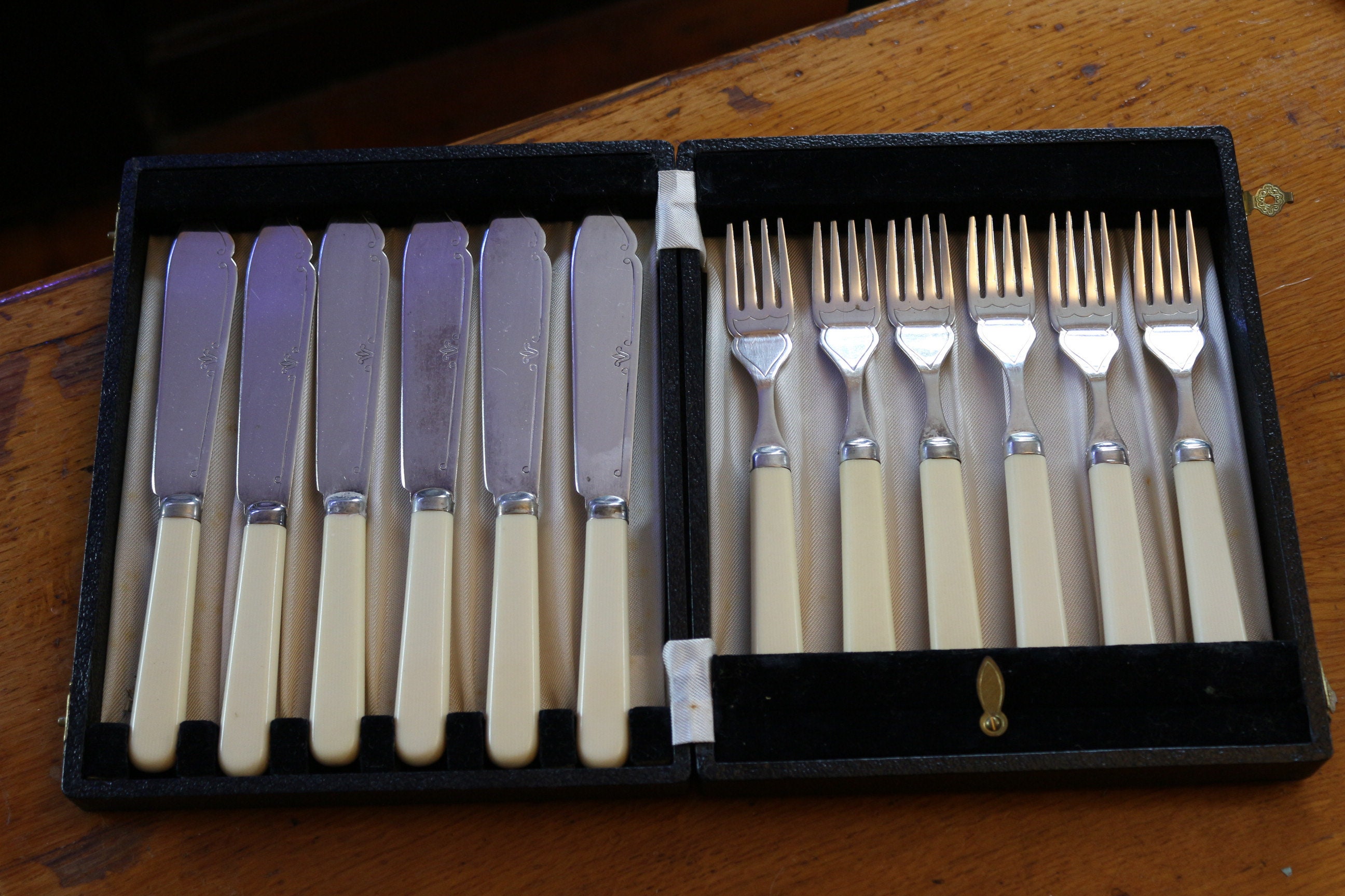 Vintage Boxed EPNS 12 Pc Cutlery Set of Fish Knives & Fork Ivorine