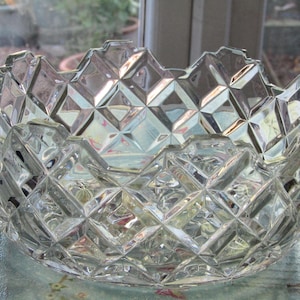 Vintage Crystal cut glass Fruit Nuts bowl 7.5 inches 19cm diameter Perfect Round Dish